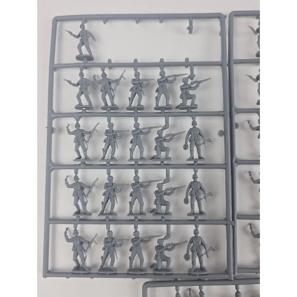 Revell German Armored Infantry 1:72 Plastic Military Men Figures 03155 - used